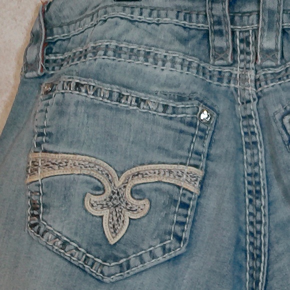 LKNW Rock Revival Ella Capri Jeans WSz30 Faded Blue, Flur De Lis + Rhinestones - Picture 9 of 15